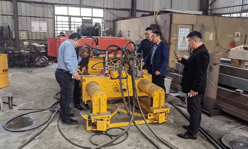 自主研發(fā)坑道機(jī)